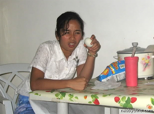 Балут — утиный зародыш, сваренный живьем Балут — утиный зародыш, сваренный живьем